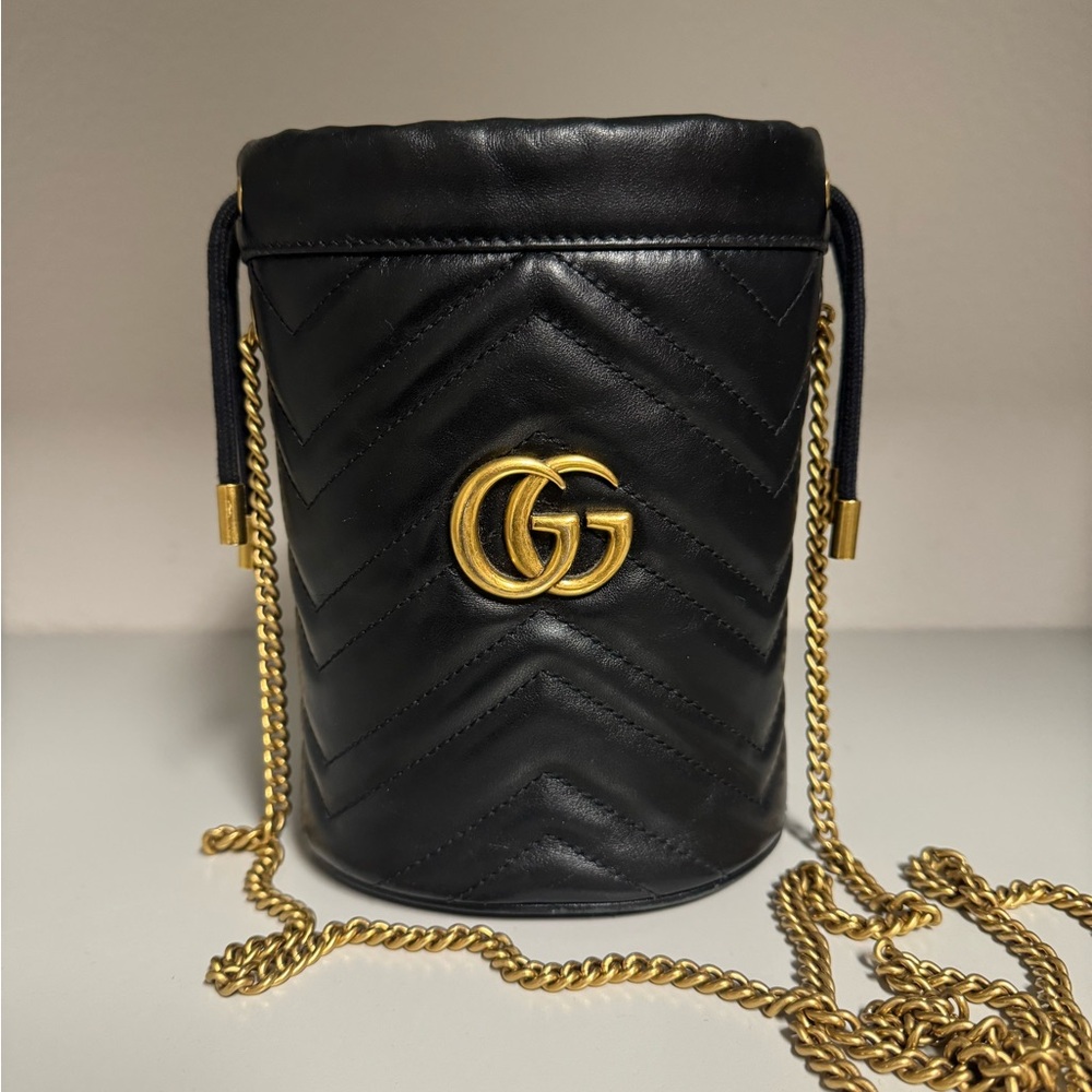 Gucci mini Marmont chain crossbody drawstring bucket mini bag $1250 retail
